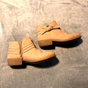 Girl’s Size 4 Boots